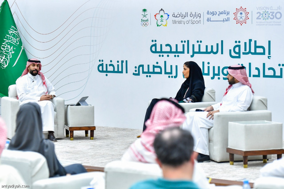 وزير الرياضة يطلق استراتيجية دعم الاتحادات بأكثر من مليارين