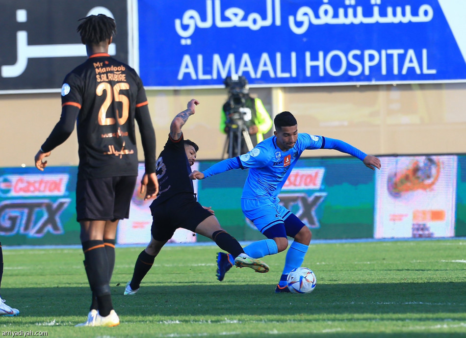 الشباب يزيد معاناة الباطن برباعية