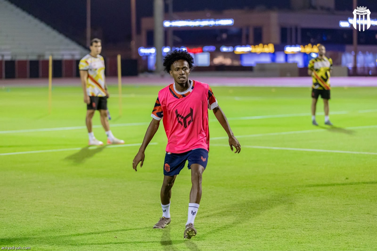 الرياض يعود