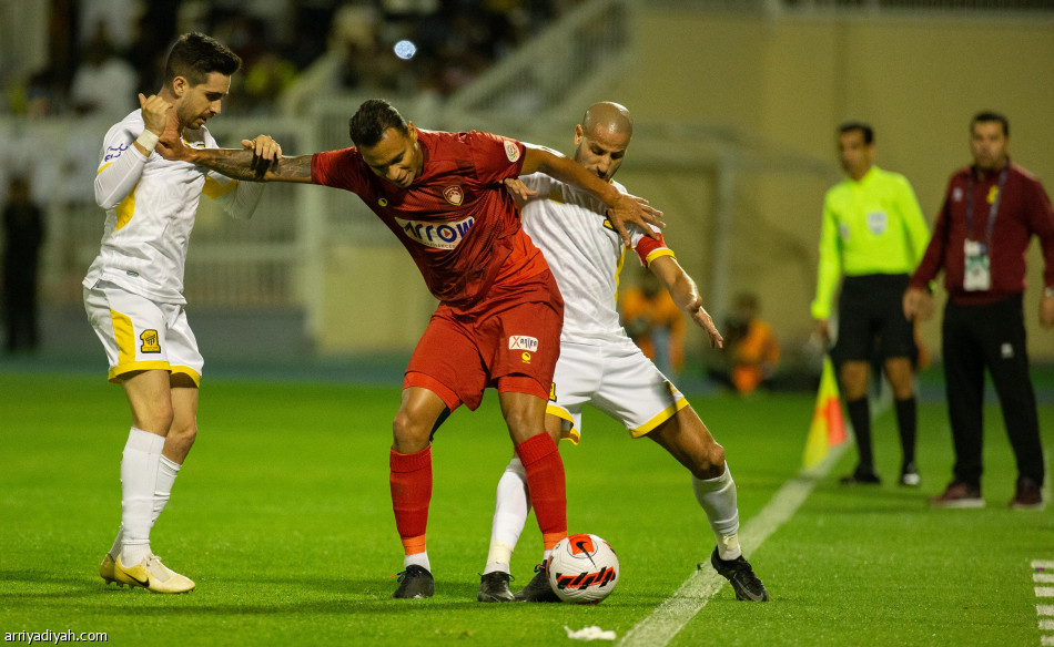 ضمك يرفض ابتعاد الاتحاد بالصدارة