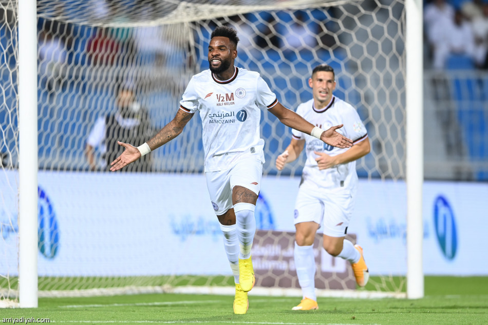 الشباب يقسو على الباطن بثلاثية