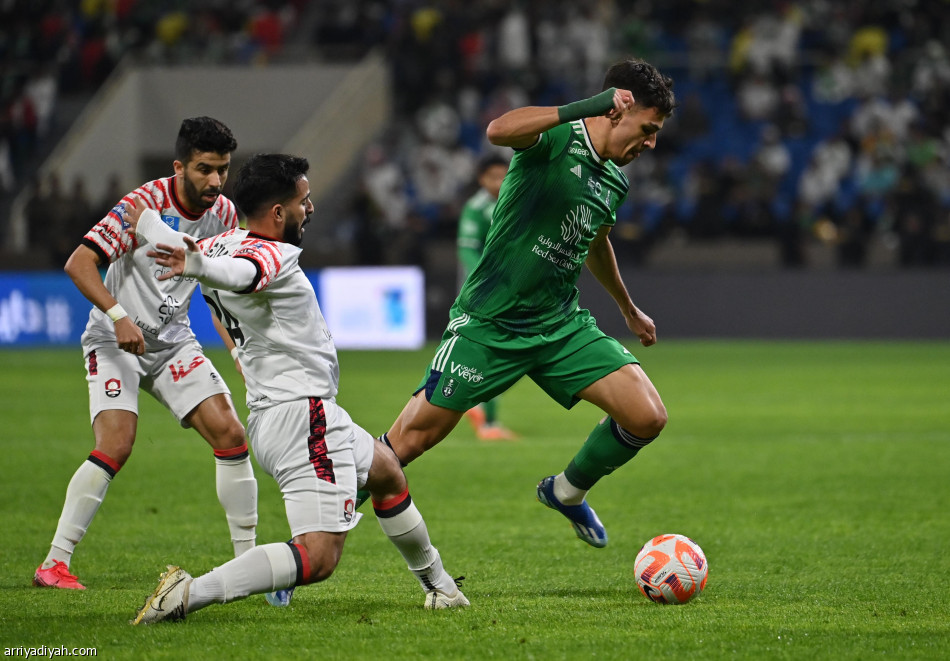 عقدة الرائد تعيد الأهلي إلى «السلبية»