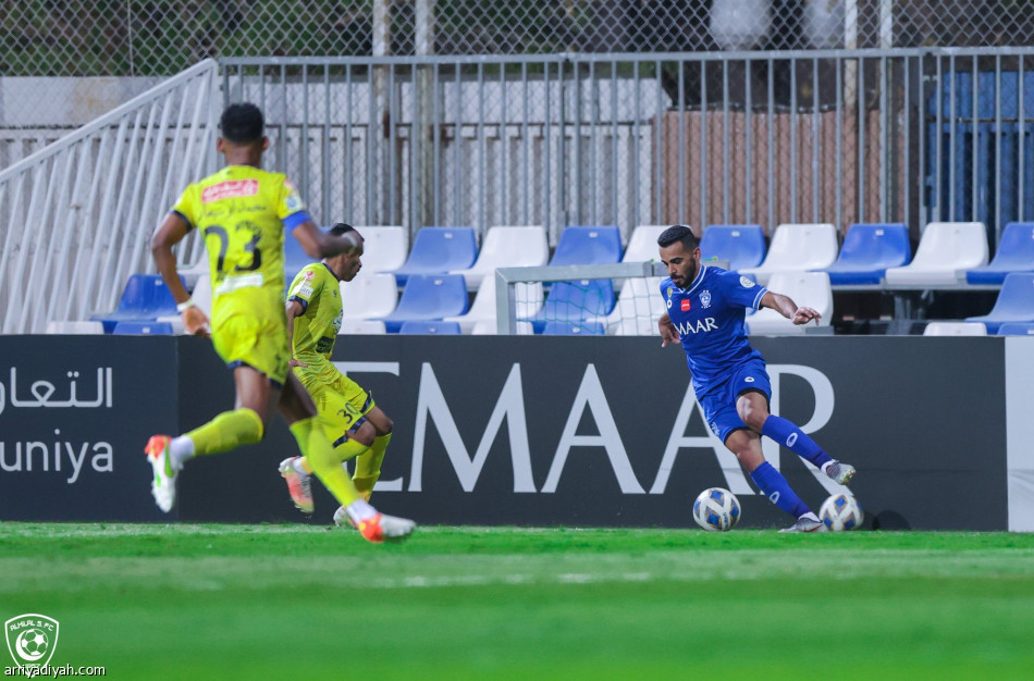 بثلاثية.. الهلال يكسب اختبار التعاون