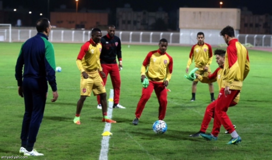 لخويا القطري يصل الأحساء ويتدرب على ملعب المباراة
