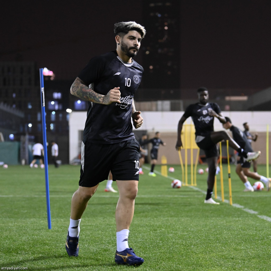 الشباب يكثف تحضيراته للباطن