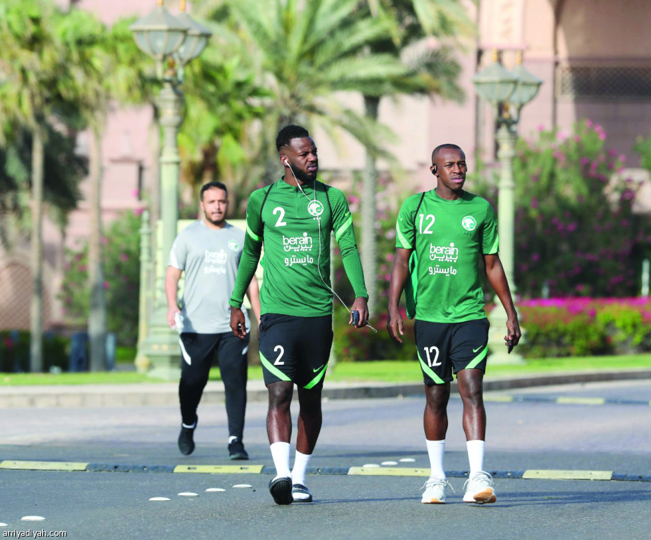 الأخضر.. لمسة وتسديد