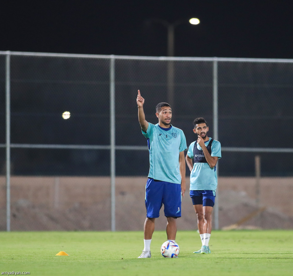 آلام تجبر فيلز على مغادرة تدريبات الفتح