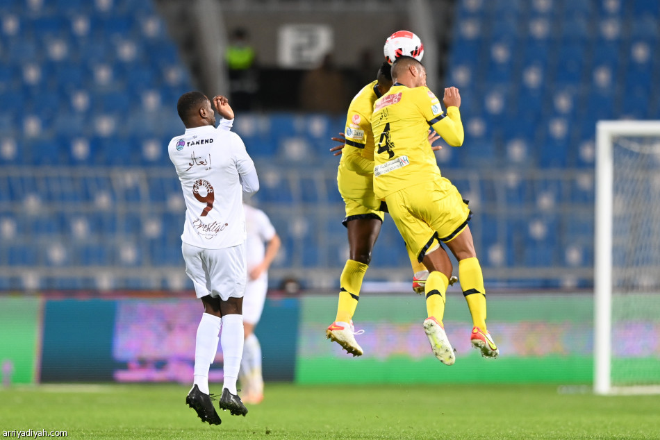 الشباب يواصل ملاحقة الاتحاد