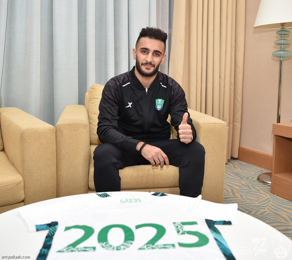 الأهلي يمدد عقد المجحد حتى 2025