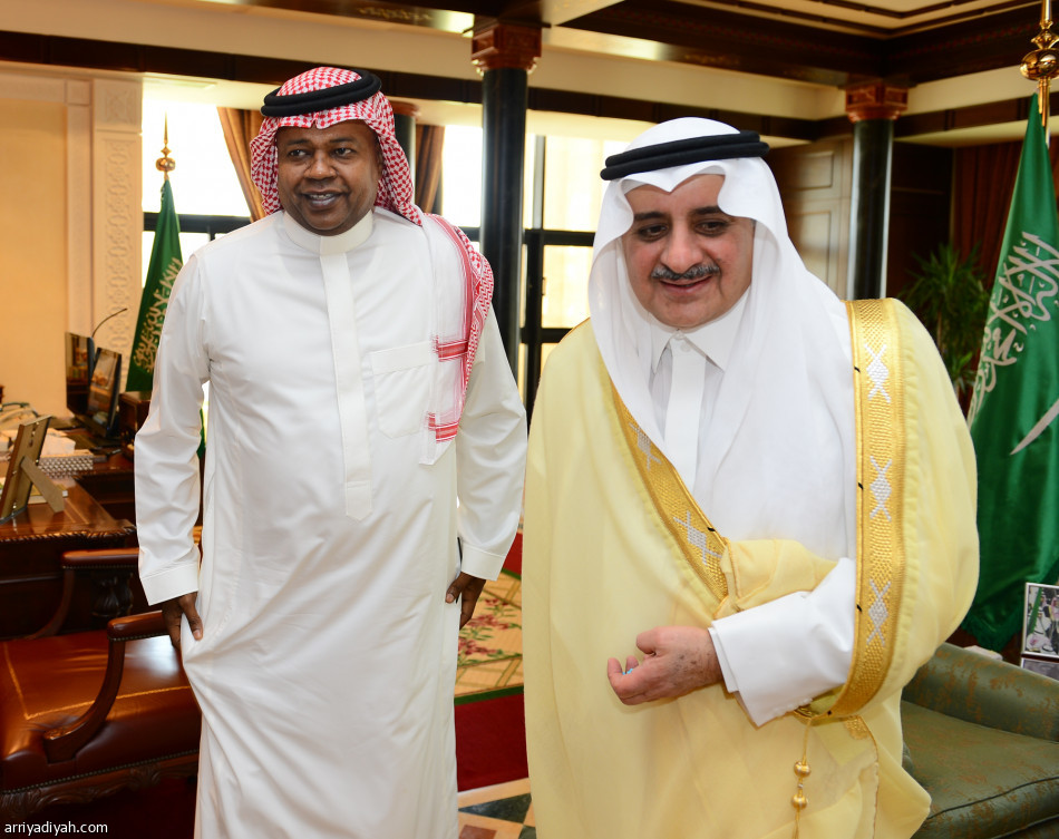 أمير تبوك يلتقي بالمدعوين لحضور الدورة الدولية