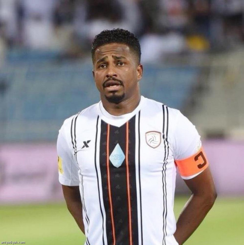 25 لاعبا.. 
تبادلوا القميصين الأزرق والأبيض