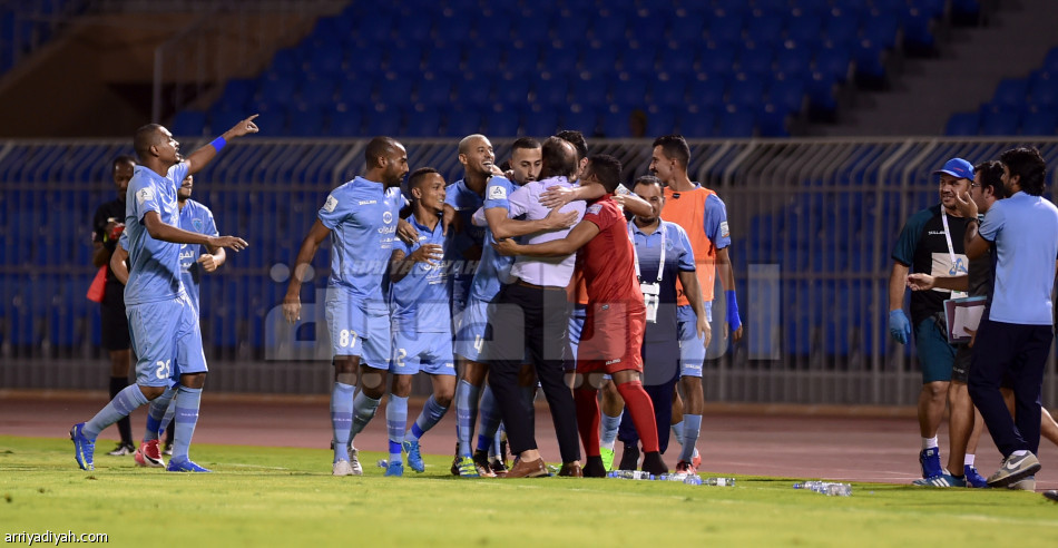 متصدر الدوري يواصل تميزه بثنائية في الشباب
