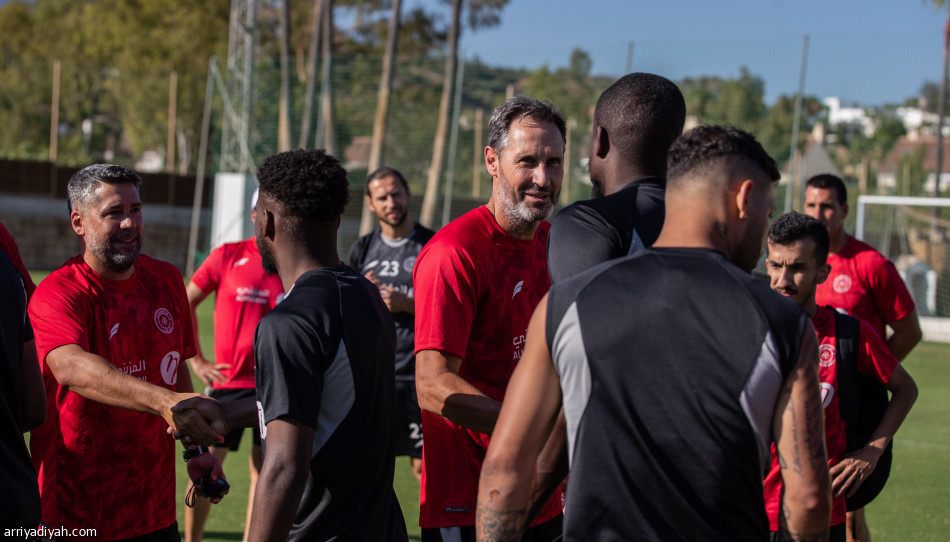 مورينو ينطلق مع الشباب باجتماع