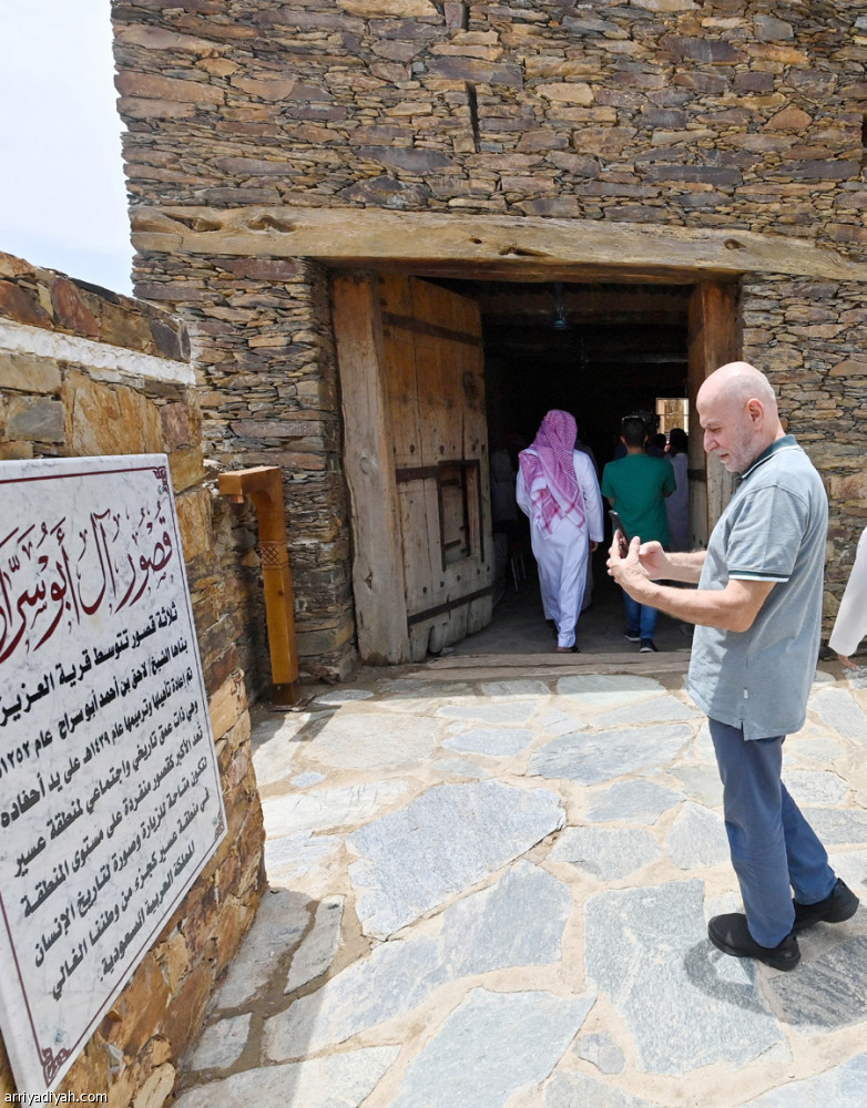 غداء «العربية»..
مقلقل داخل قصور أبو سراح
