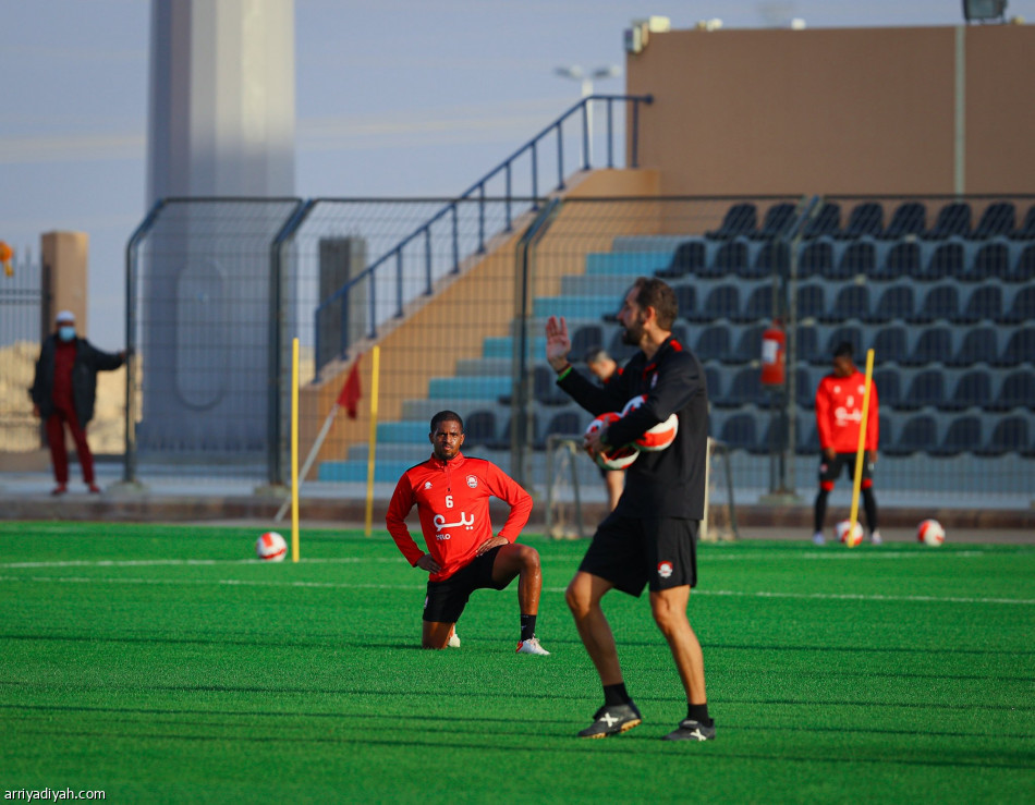 الرائد يستعيد الشهري قبل الاتحاد