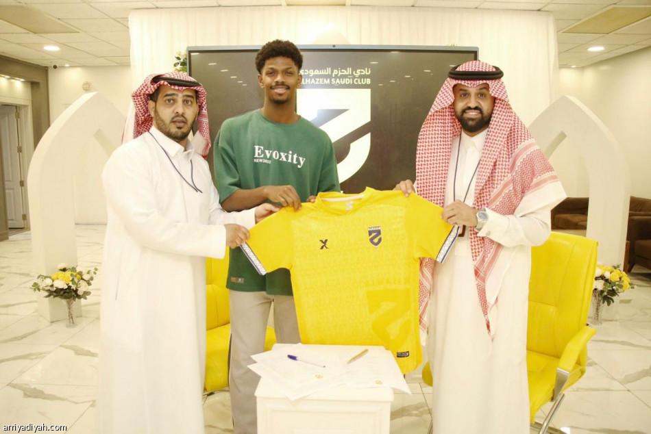 الحزم والتعاون يوقعان مع نجوم المدارس