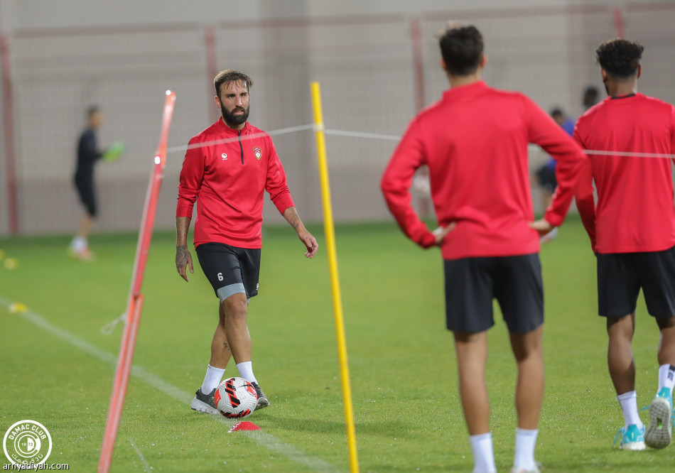 مدرب ضمك يريح اللاعبين 48 ساعة