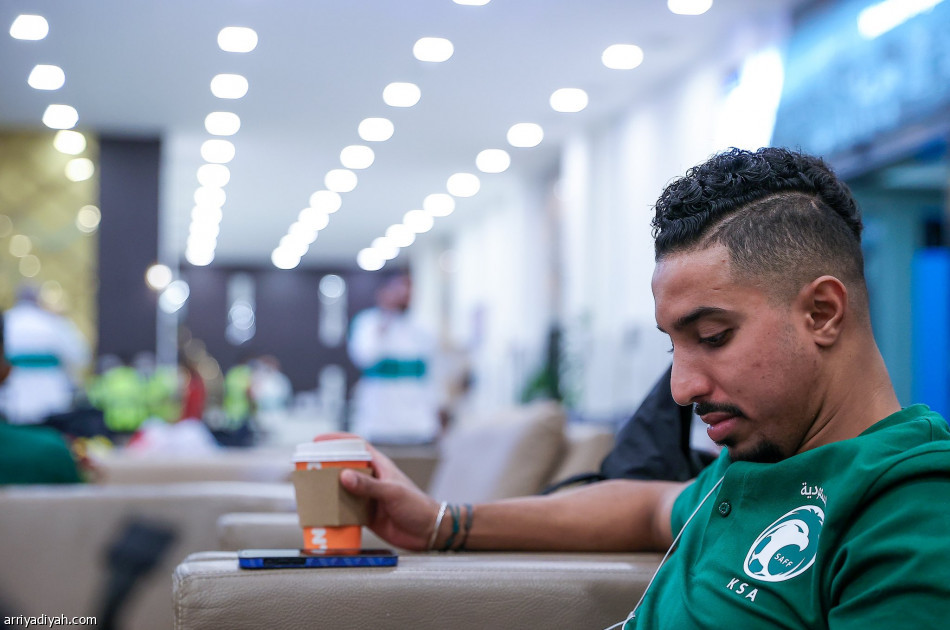 بعثة الأخضر تغادر إلى سيدني