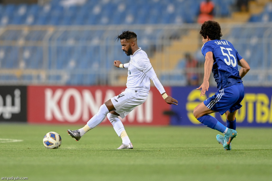 «تعادل قاتل» يُعزز صدارة الشباب