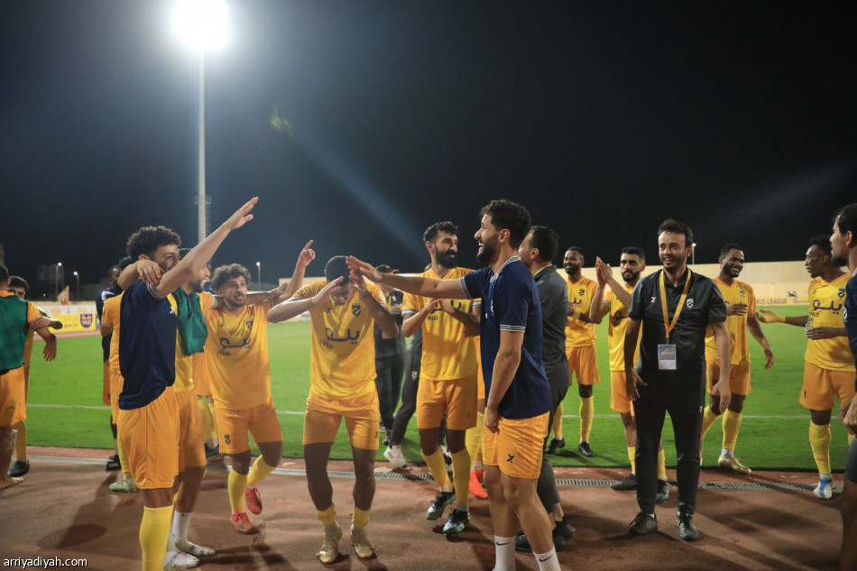 الحزم يتصدر «يلو» بثنائية الرياض