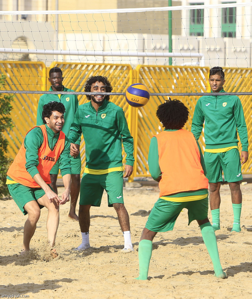 الخليج يتدرب على الرمال تحضيراً للاتحاد