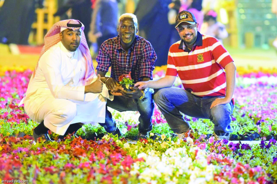 زهور عنيزة تثير إعجاب بانجورا