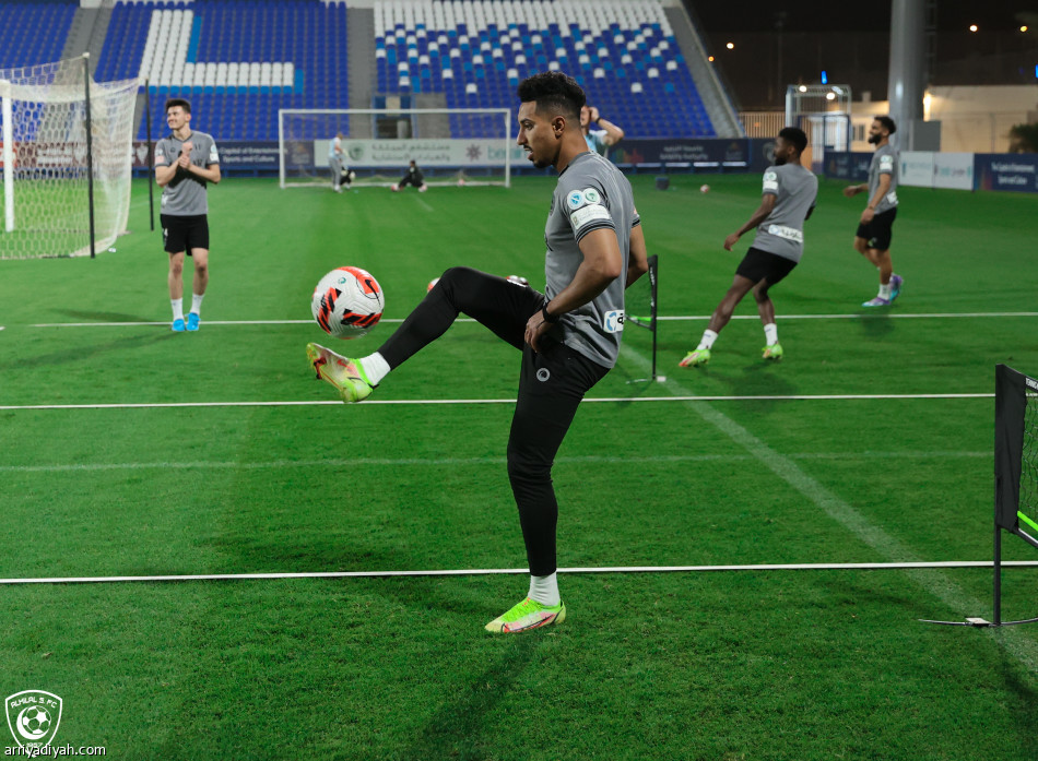 الهلال يستعيد الفرج قبل الاتفاق