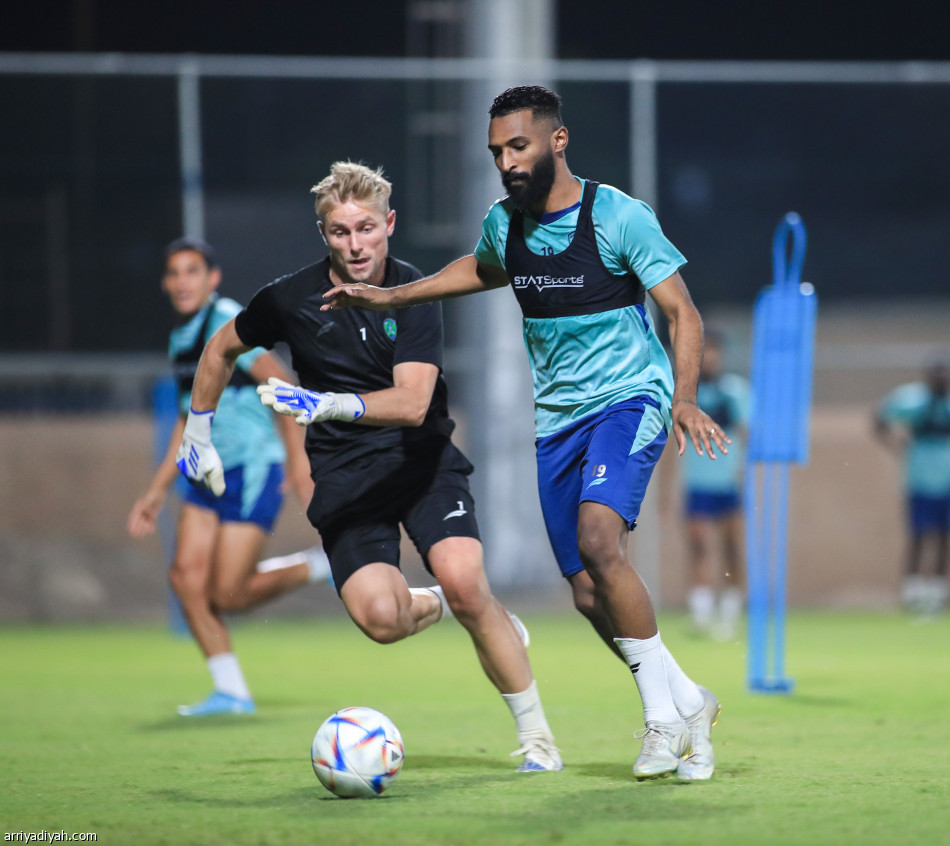 آلام تجبر فيلز على مغادرة تدريبات الفتح