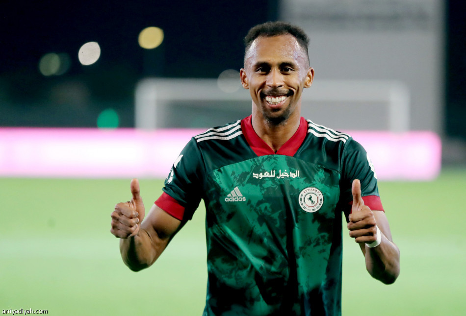 جانج يدخل
تشكيل
الأزرق