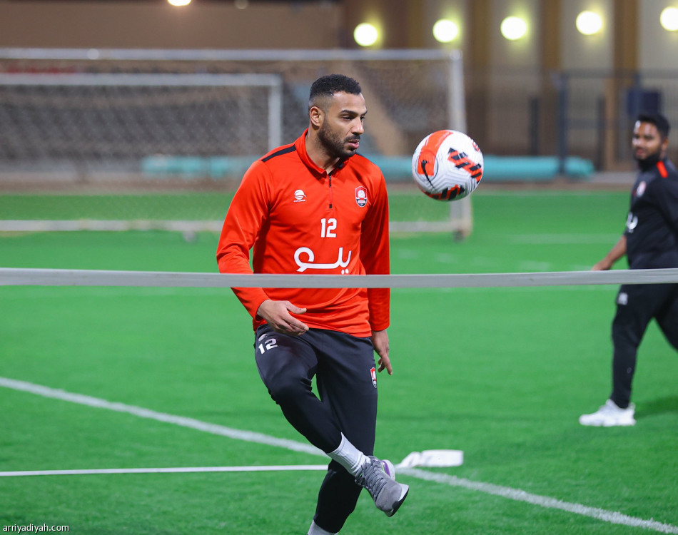 الرائد يستعد للباطن بالكرات الرأسية