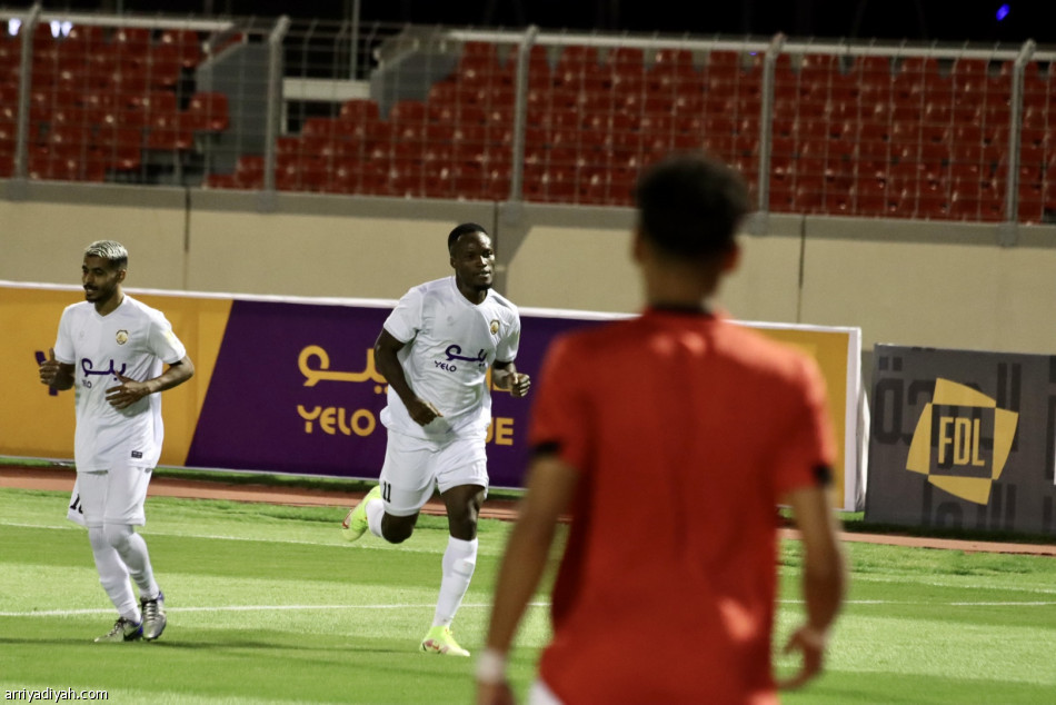 «دوري يلو».. هاتريك أول وسقوط أصحاب الأرض