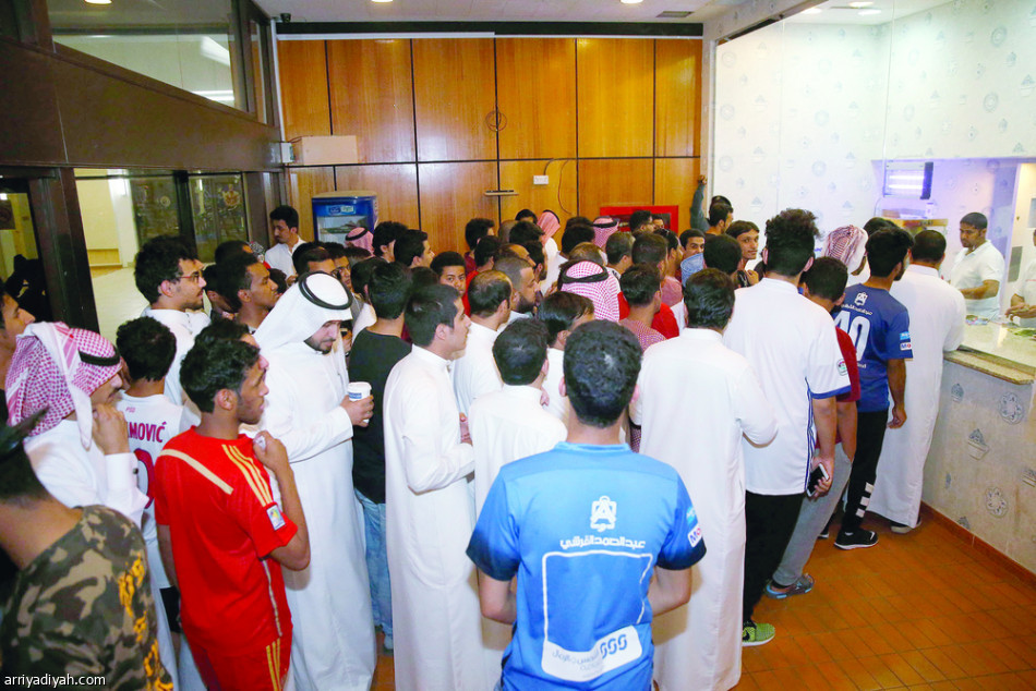 الهلال يستعين بالأمن لتفادي الزحام