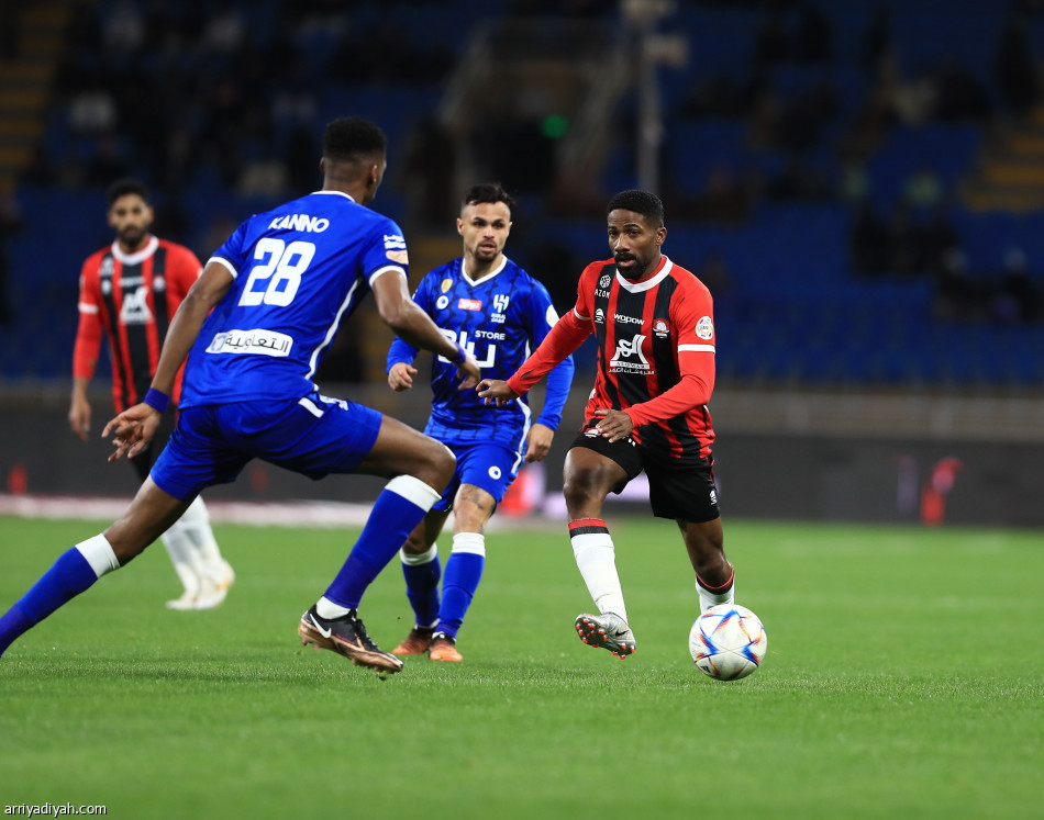 الرائد يخطف نقطة ثمينة من الهلال