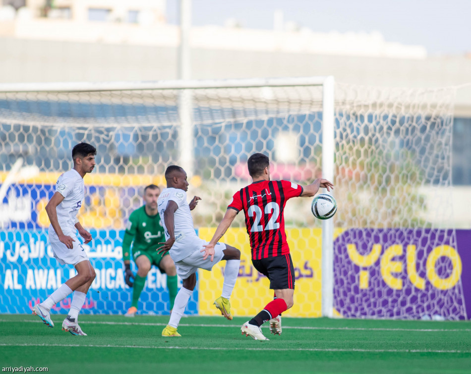 الرياض يقلبها على جدة بثنائية