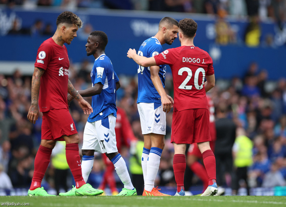 إيفرتون وليفربول يواصلان مسلسل التعثرات