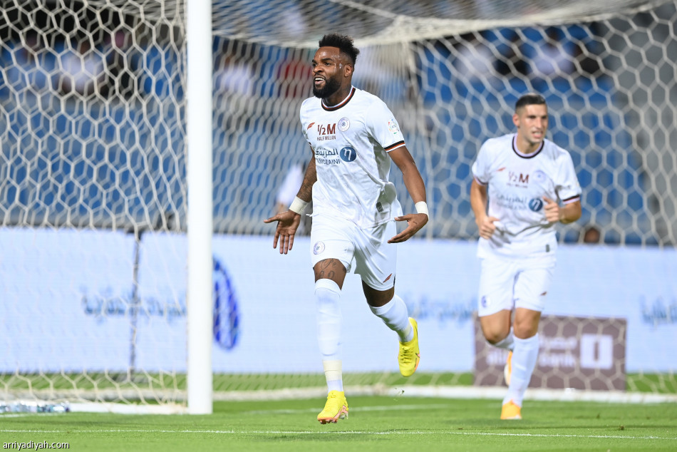 الشباب يقسو على الباطن بثلاثية