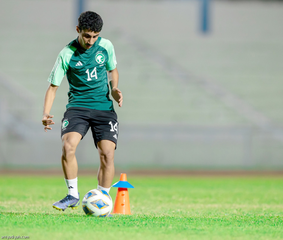 الأخضر 
يغير مقر السكن