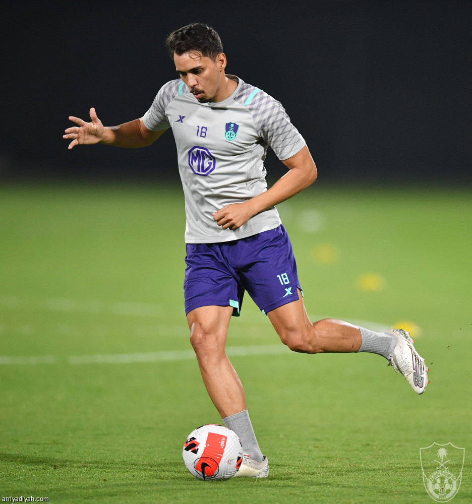 الأهلي.. هاسي يجتمع بالثلاثي الجديد