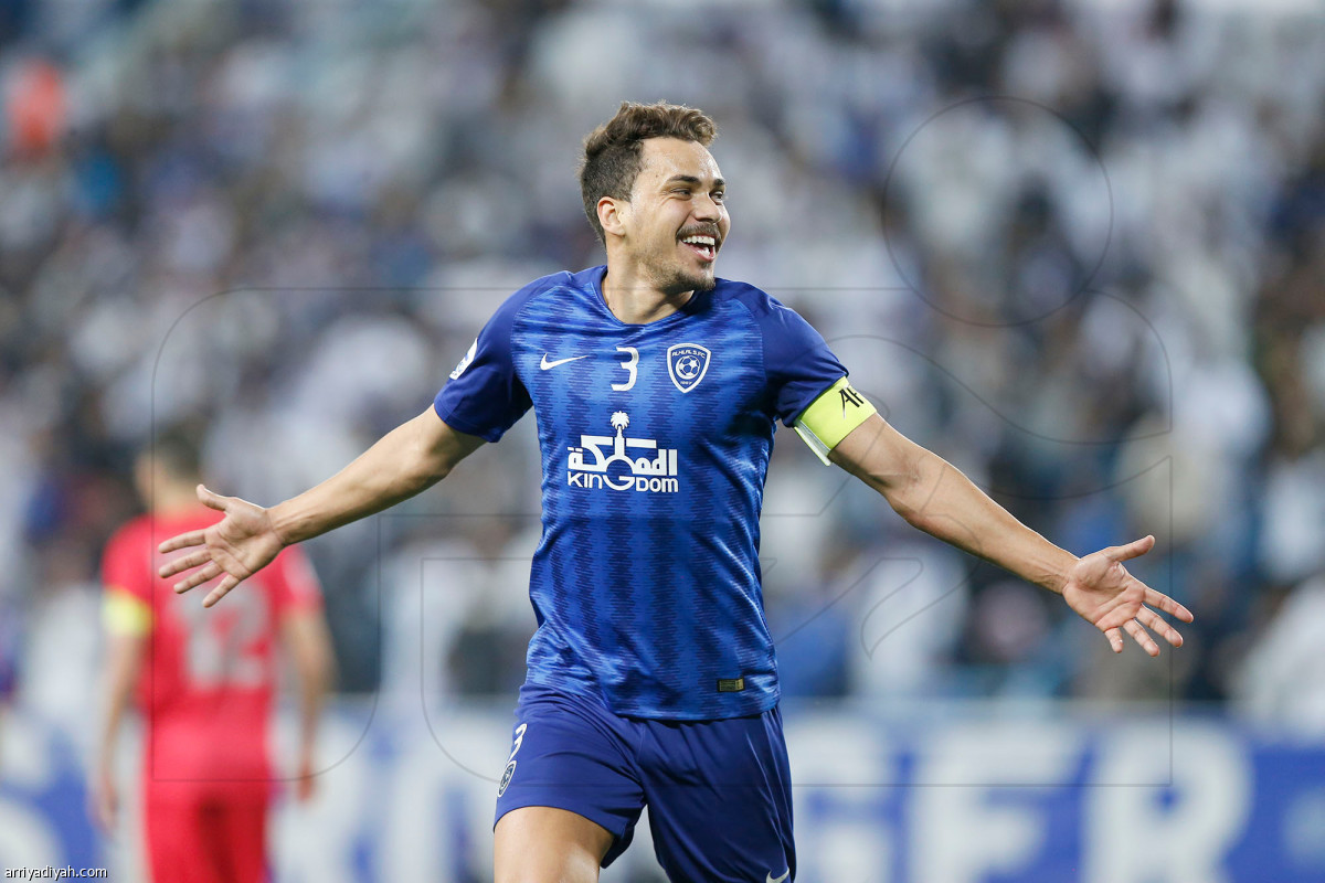 الأزرق يتلاعب بالدحيل