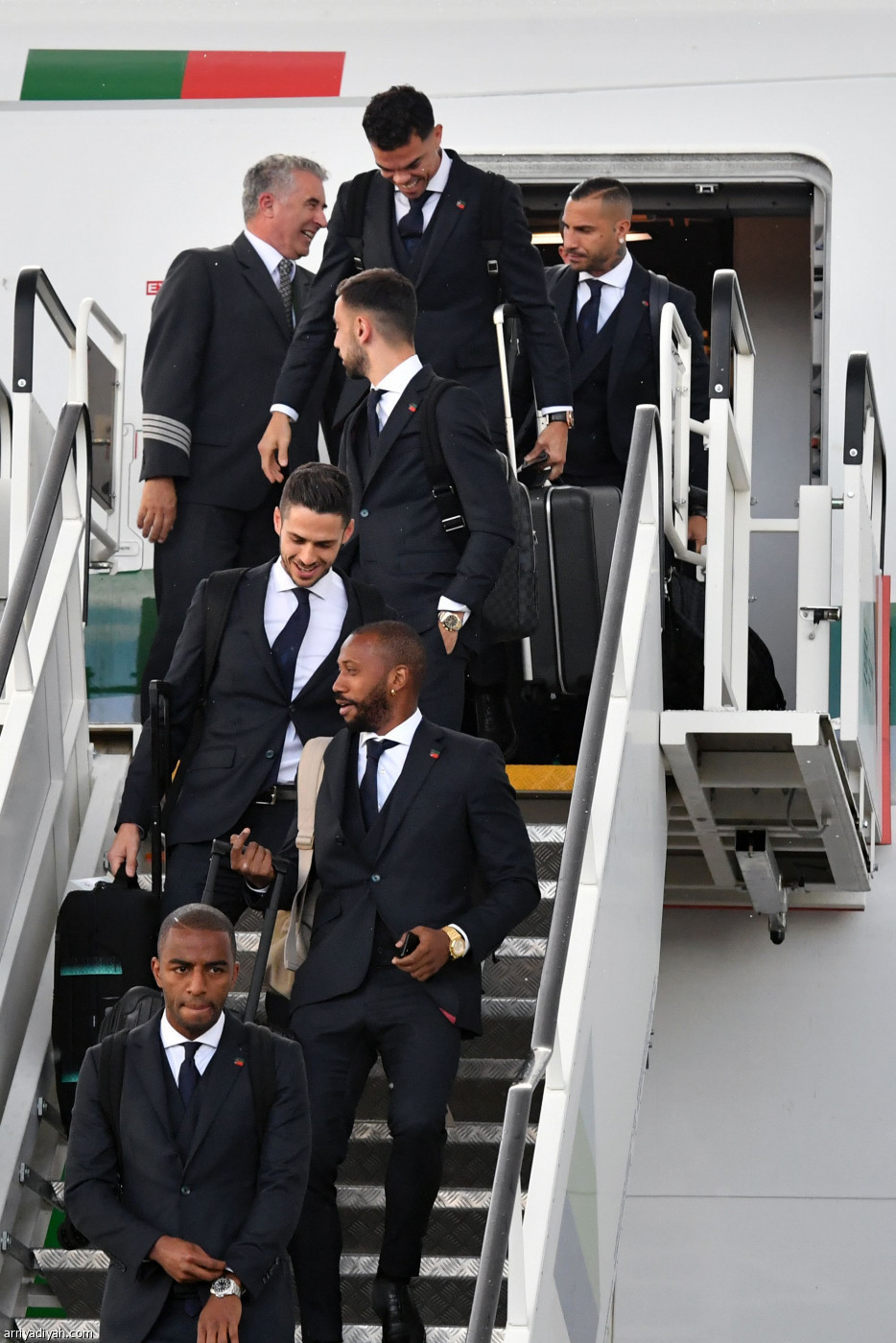 الدون ورفاقه .. يصلون