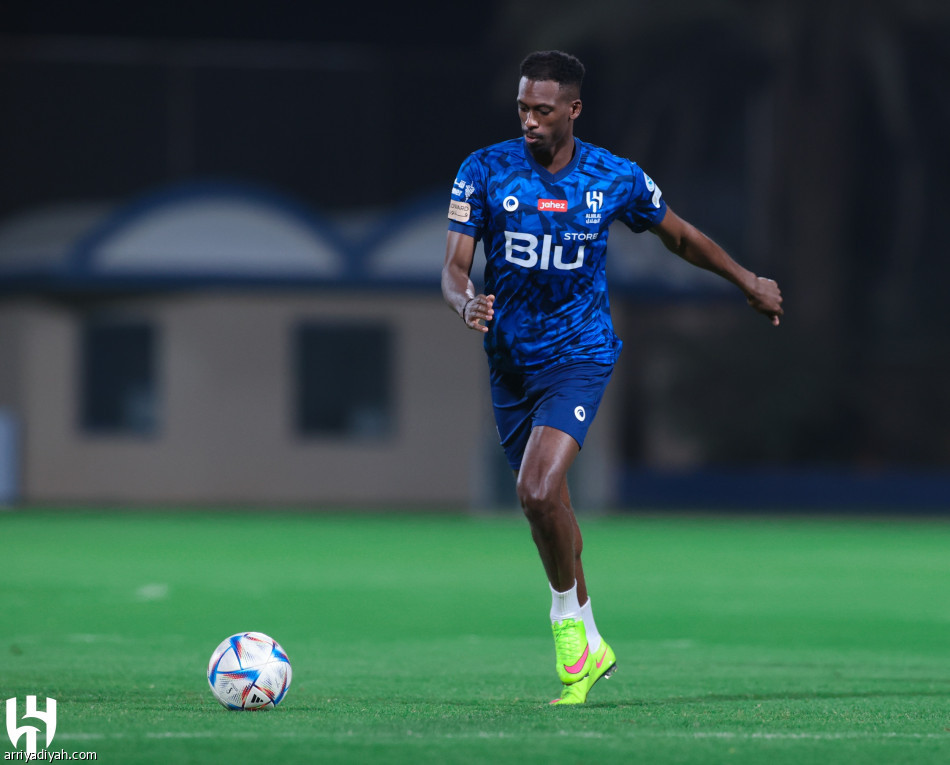 الهلال.. دياز يناور قبل الفيحاء