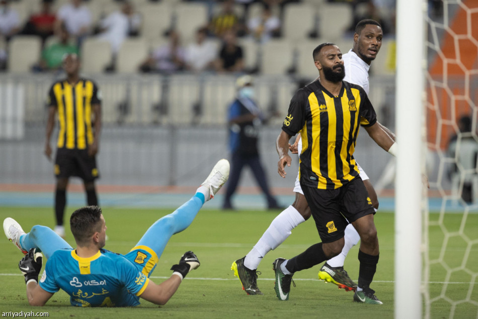 الشباب يبعثر الاتحاد ويهدي الصدارة إلى ضمك