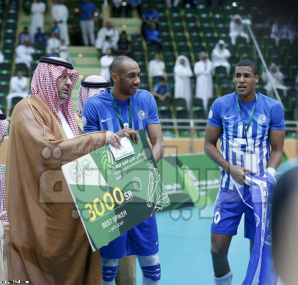 عبدالله بن مساعد يتوج الهلال ببطولة الدوري لكرة الطائرة