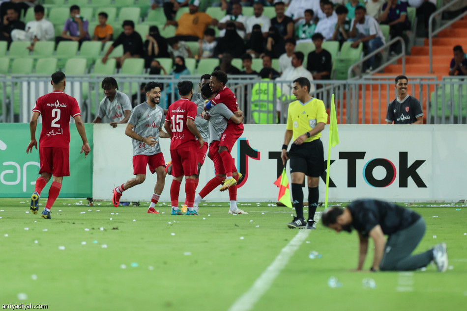 العربي يعكر أفراح الأهلي