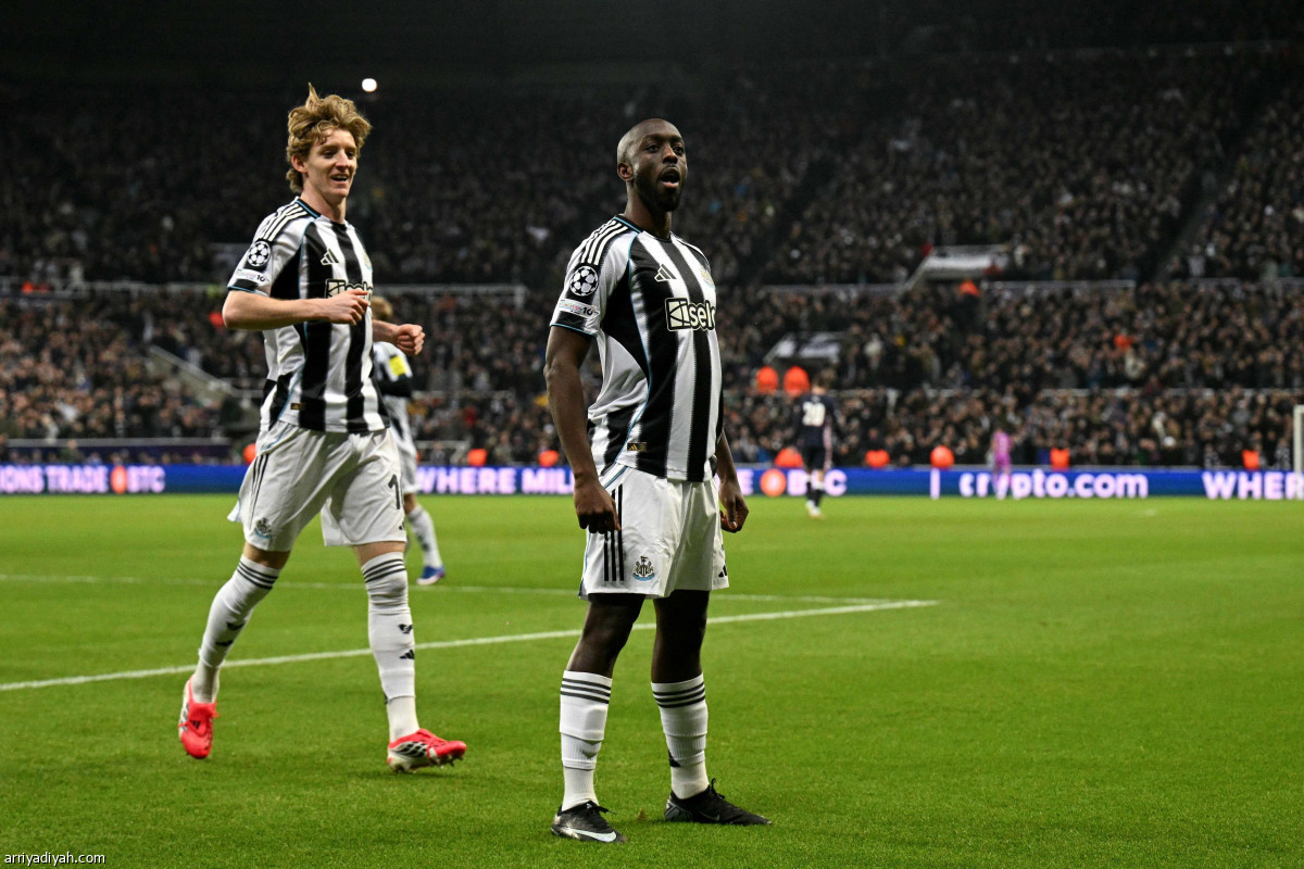 نيوكاسل يستعرض