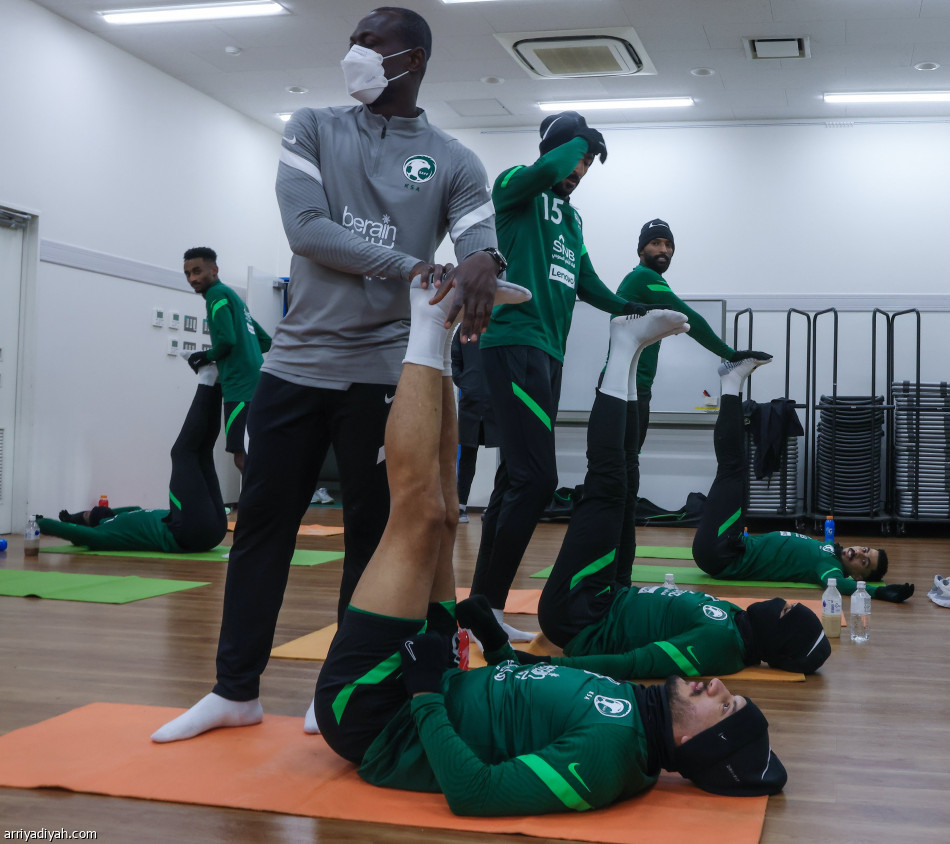 الأخضر يتفادى إرهاق رحلة طوكيو بـ«الاسترجاعية»