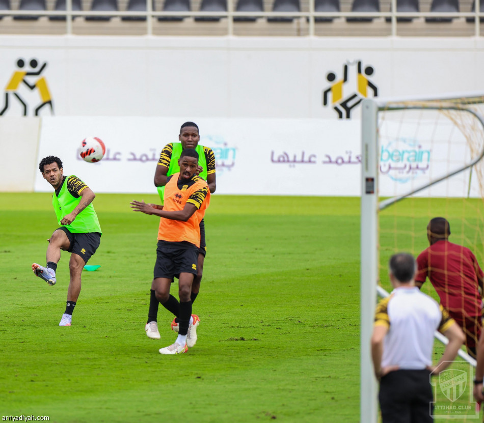 الاتحاد.. كونترا يكتفي بـ60 دقيقة تدريب