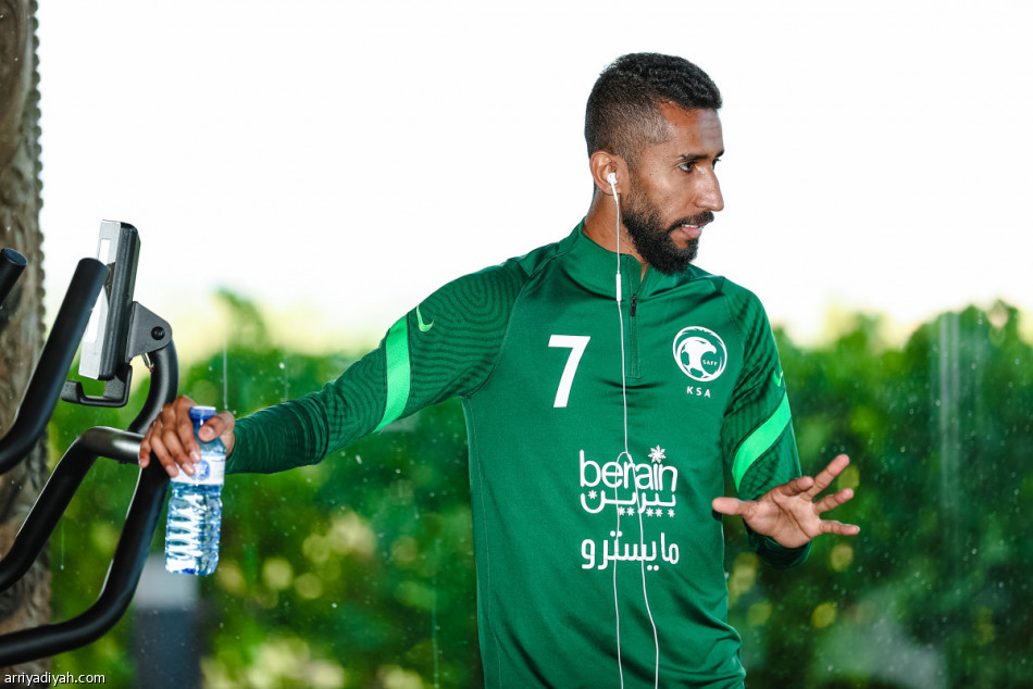 الأخضر يستأنف التحضيرات.. والفرج في الانفرادي