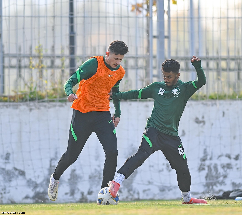 الأخضر يفتح ملف بنجلاديش