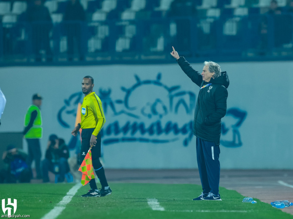 الهلال يكسر صمود نافباخور.. ويتأهل